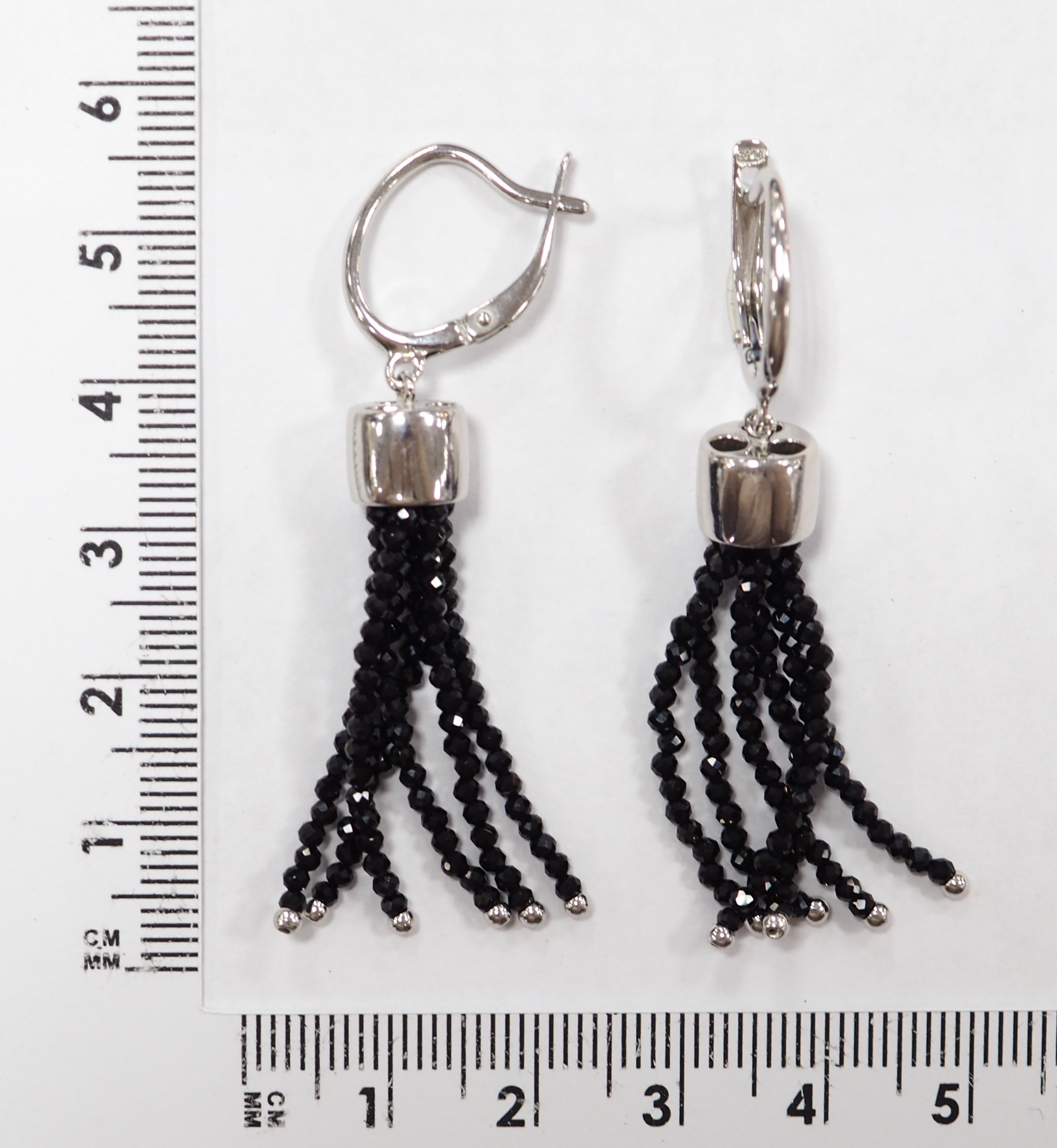Серебряные серьги со шпинелью